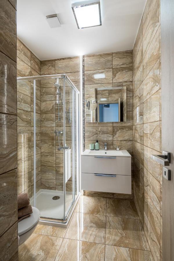 Stafetahaz Apartmanok Vác Екстериор снимка