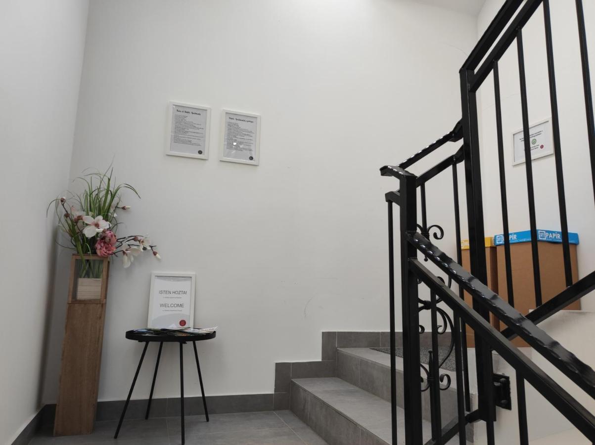 Stafetahaz Apartmanok Vác Екстериор снимка