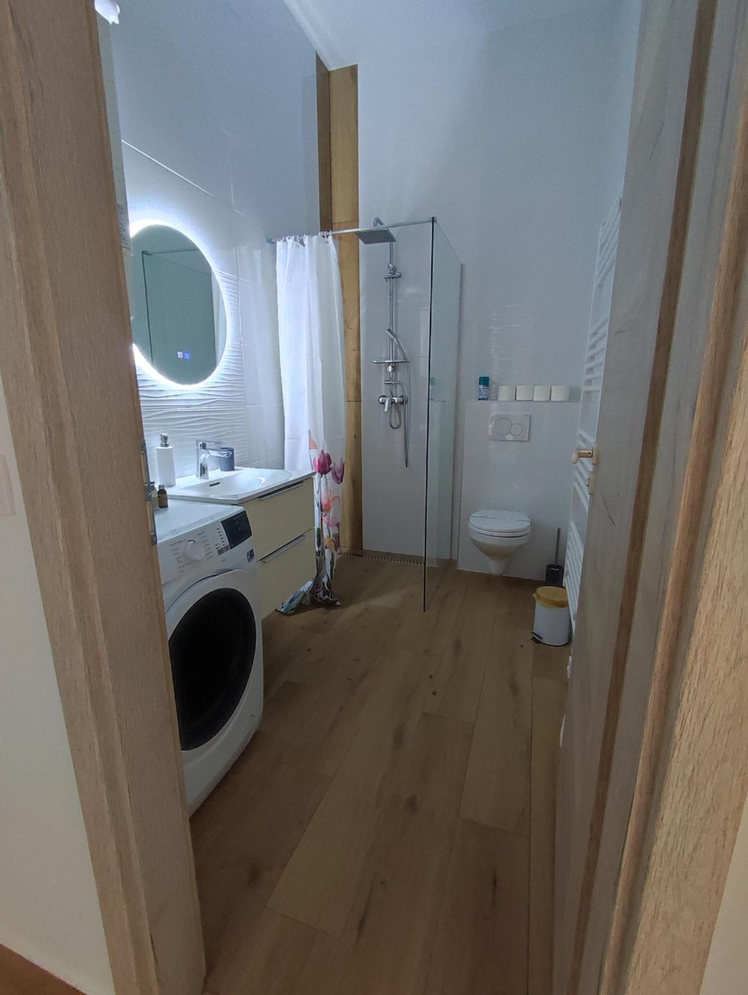 Stafetahaz Apartmanok Vác Екстериор снимка