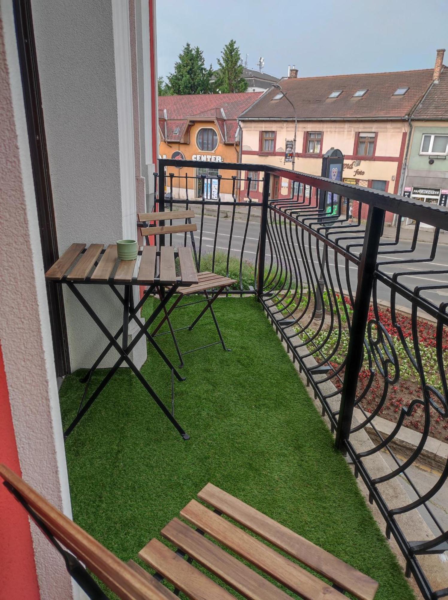 Stafetahaz Apartmanok Vác Екстериор снимка